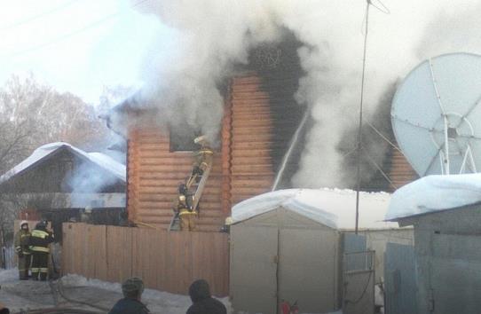 В Черниковке сгорел двухэтажный коттедж